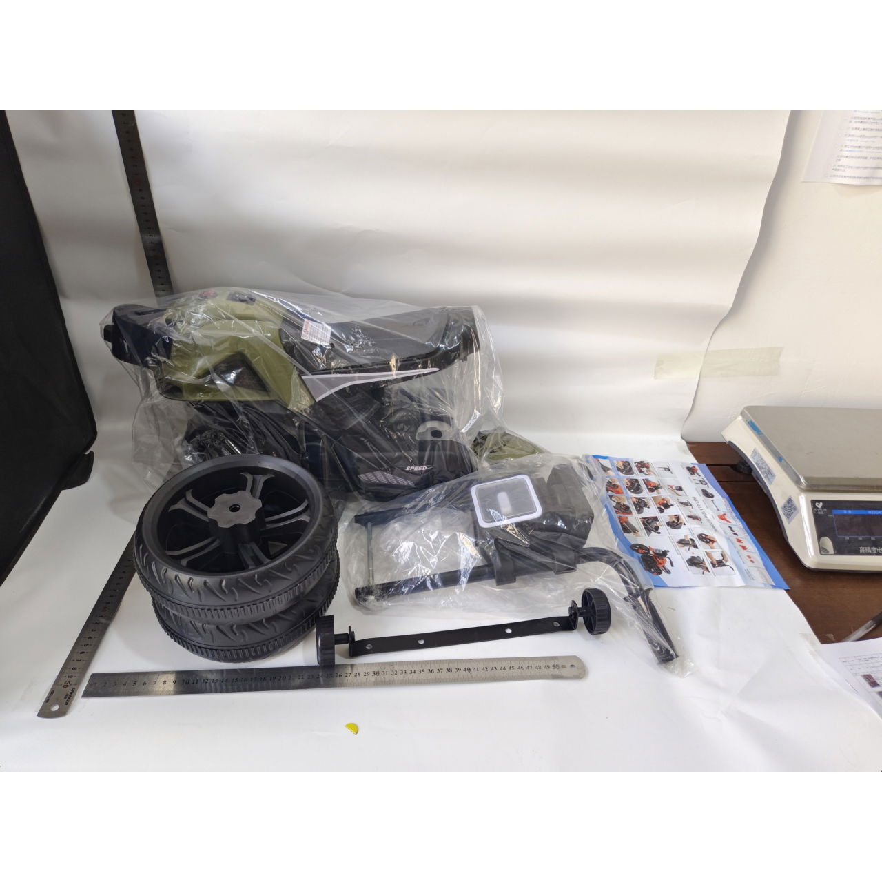 Motocicleta Electrica cu 2 Roti Mari si 2 Roti Ajutatoare, Flippy, Acumulator Incarcare, Anti-Rasturnare, Lumini, Muzica, Motor:380, Baterie 6V4.5, 41.5x70x34 cm, 4.5 Kg, 3 Ani+, Verde Negru [3]