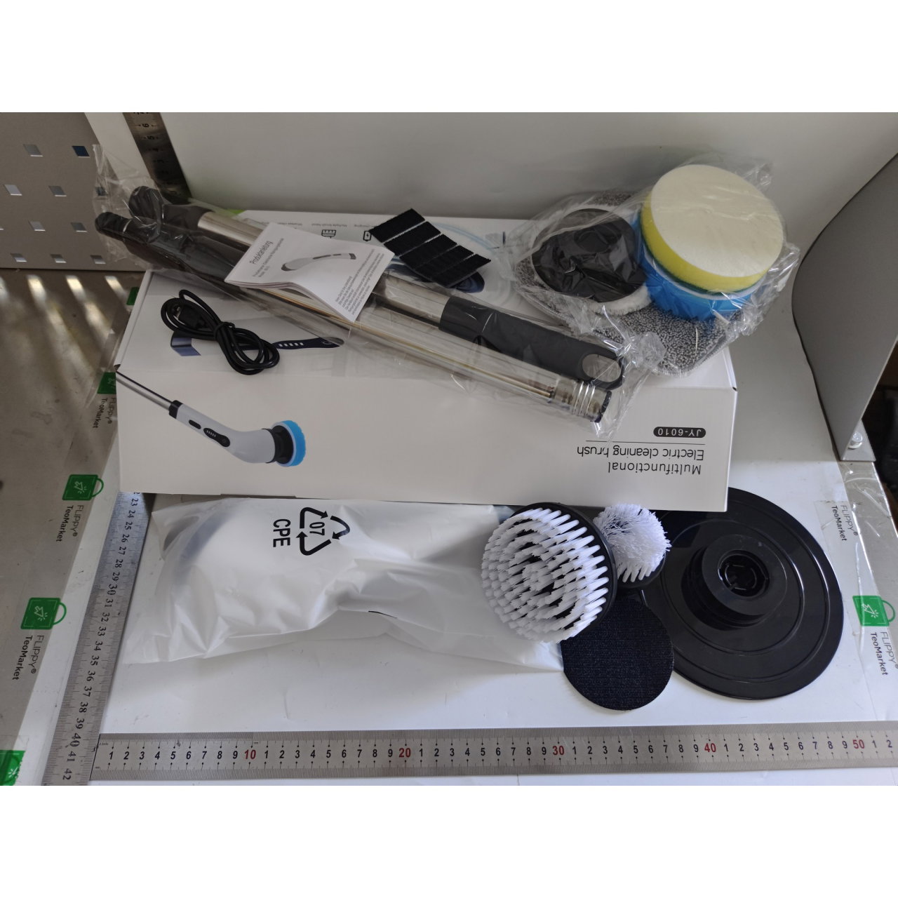 Perie Electrica de Curatare, Flippy, pentru Gresie, Baie, Bucatarie, 25x20x9.5 cm, cu 9 Capete, Maner Extensibil Detasabil 84-127cm, Incarcare USB-Type C, Rotire 360 de Grade, 3000 mAh, Culoare: Alb [16]