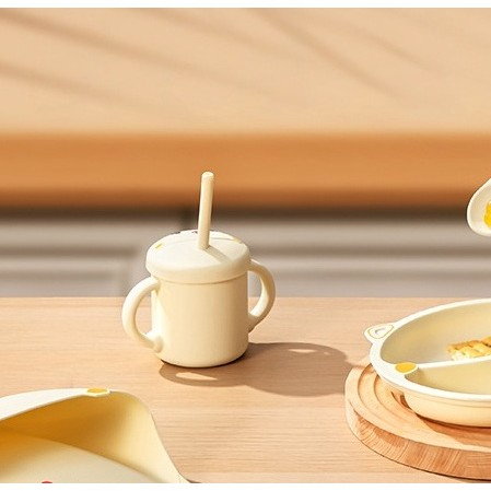 Set 2 Piese Hranire Bebelusi si Copii, Flippy, Cana cu Capac si Pai, din Silicon, fara BPA, de la 12 Luni, Model Pisicuta, 12 x 9.5 x 11 cm, Bej [5]