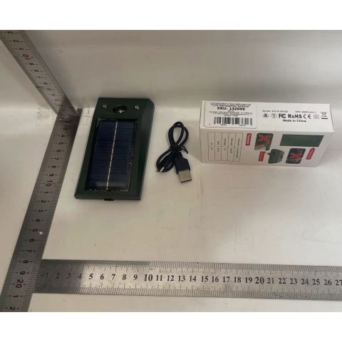 Articole pentru Gradina si Bricolaj - Aparat Solar LED cu Ultrasunete, Flippy, Repelent pentru Animale Mari si Mici, Lumina Rosie si Alba, Anti Rozatoare, Anti Insecte, Frecventa 9-36.5KHZ, 12 X 6.5 cm, Verde