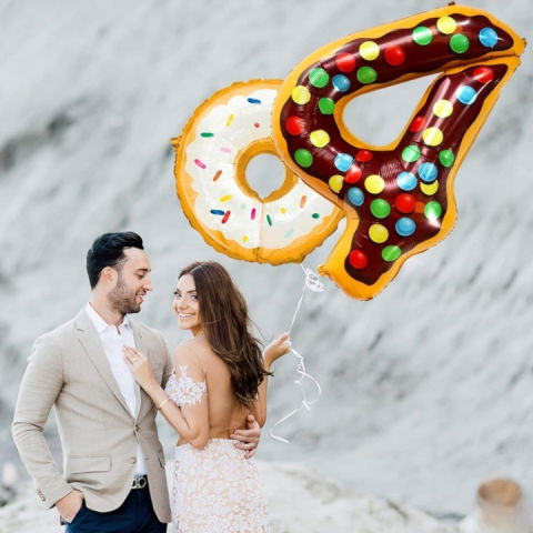 Cifre - Balon din Folie Metalizata Flippy, Figurina Cifra, Imprimeu Gogosi, Tema Aniversare 100 cm, Ambalaj Individual, Pai inclus, Umflare cu Aer sau Heliu, Multicolor, Cifra 4