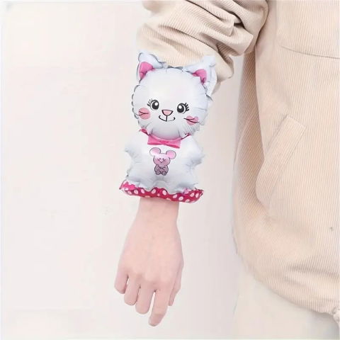 Baloane Tip Bratara - Balon din Folie Metalizata, Flippy, Figurine Animalute, Tip Bratara, Model Pisica, 13 x 35 cm, Ambalaj Individual, Pai Inclus, Umflare cu Aer sau Heliu, Alb