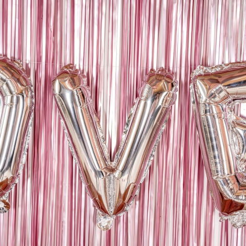 Litere - Balon Folie Metalizata Litera V, Flippy, 80 cm, Umflati cu Heliu sau Aer, Ambalaj Individual, Pai inclus, Argintiu