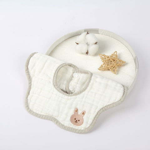 Articole Diverse copii - Baveta Tip Floare, Flippy, din Bumbac, pentru Copii 0-12 Luni, Rezistenta la apa, 8 Straturi, Model Tricotat cu Ursulet, 26 x 29 cm, Alb