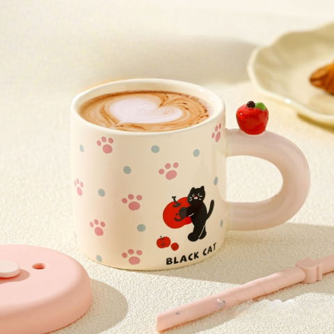 Veselă pentru Masă - Cana din Ceramica cu Capac si Pai, Flippy, Capacul si Paiul din Silicon Roz, 9x8.5 cm, Model Cute D, Capacitate 380ml