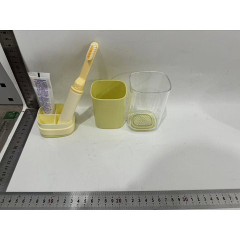 Import - Cana Multifunctionala pentru Voiaj, Flippy, cu Functii de Depozitare si Suport Articole Igiena Dentara, 13 x 6.8 x 6 cm, Galben