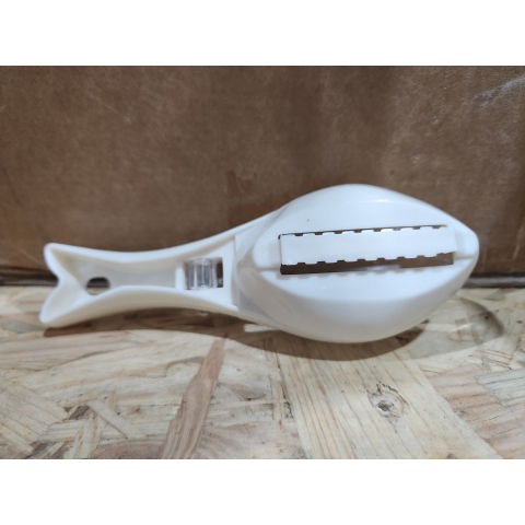 Ustensile pentru Bucătărie - Curatator de Solzi de Peste, Flippy, Manual, Forma Peste, cu Compartiment de Colectare, din Plastic, 15.5x5.5 cm, Alb