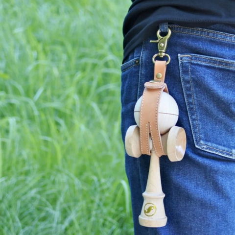 Accesorii Kendama - Husa pentru Kendama, Flippy, Husa de Depozitare pentru Kendama, din Piele Ecologica, Catarama cu Agatare pentru Transportare, Model Breloc Simplu, 19.5 x 2.5 cm, Apricot