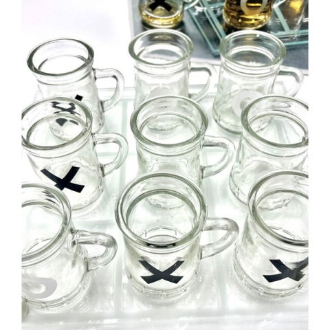 50 - 100 LEI - Joc X si O Flippy, cu Mini Halbe din Sticla, 25 x 25 cm, pentru Petreceri, Decor, Cadouri, Transparent