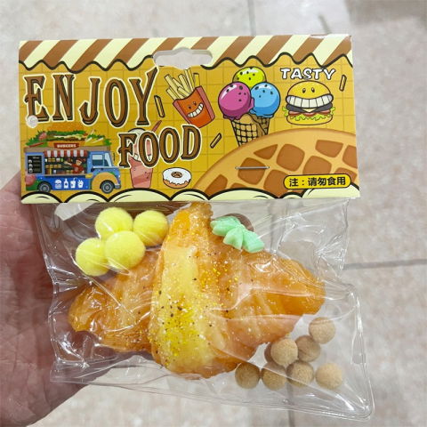 Jucarii Squishy si Gonggi - Jucarie Antistres Squishy, Flippy, cu Revenire Lenta, Squeeze Pinch Family, Model Croissant, 10x8 cm, 90g, Ambalaj Transparent, Maro