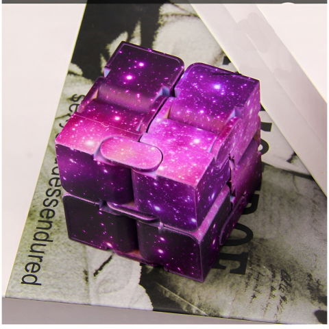 TeoMarket - Jucarie Interactiva Antistres cu Miscari Infinite, Cub Magic, 3 ani, 4x4x4cm, Violet