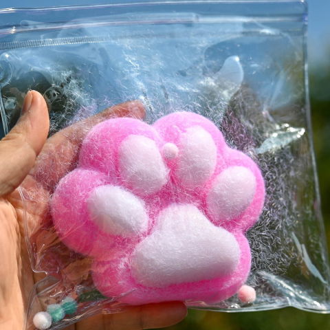 10 - 25 LEI - Jucarie Interactiva Squishy, Flippy, Model Cat Paw, Squeeze Pinch Family, Revenire Lenta, din TPR, +3 Ani, 7.5 cm, Textura Puf, Roz