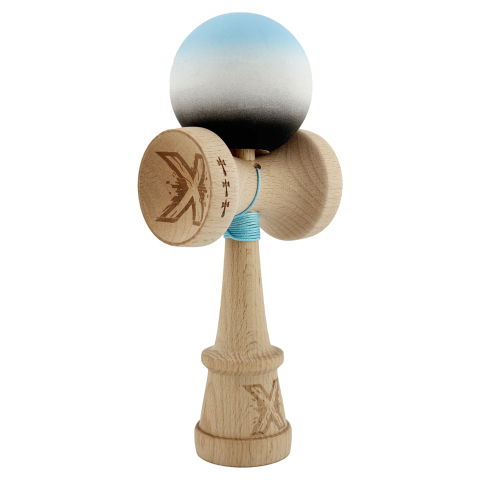 TeoMarket - Kendama X Originala, Profesionala, Flippy, Cupe Mari KING SIZE V3, Rubber Grip, Gaura in Baza, Rulment Metalic, din lemn 18 cm, Ata 62/65 cm, Gradient Albastru deschis/Alb/Negru