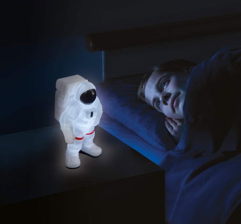 Jucarii dezvoltare imaginatie - Lampa de veghe - Astronaut