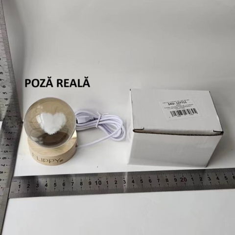 10 - 25 LEI - Lampa LED Decorativa, Flippy, Bila de Cristal cu Diametru 6cm, Model Inima 3D, Alimentare USB, Suport din Lemn, Lumina Alb Cald