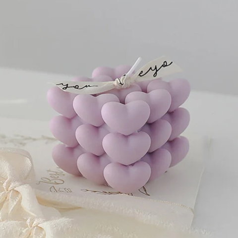TeoMarket - Lumanare Parfumata Decorativa, Flippy, Model Abstract Cub din Inimioare, Lumanare pentru Diferite Ocazii, 6 x 5.5 cm, Aroma de Lavanda, Mov