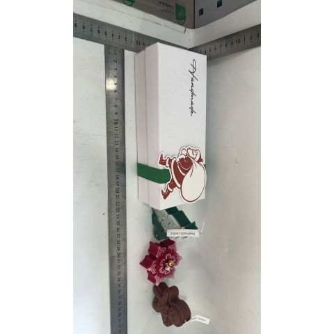 Lumanari - Lumanari Parfumate de Craciun, Flippy, GIFT BOX din 3 Lumanari din Ceara de Soia, Model C Brad, Floare, Om de Turta Dulce, 22.5 x 9.5 x 5 cm, Multicolor