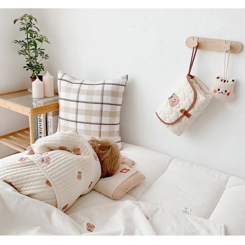 TeoMarket - Patura Multifunctionala, Flippy, pentru Schimbat Scutec, Impermeabila, din Bumbac, 50 x 70 cm, Portabila, Model Veverita, Bej