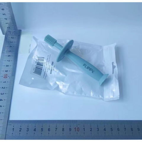 10 - 25 LEI - Periuta de Dinti din Silicon pentru Bebelusi, Flippy, fara BPA, 360 Grade, Bariera Anti-Inghitire, Maner Ergonomic, 12.5 x 15 cm, Turcoaz