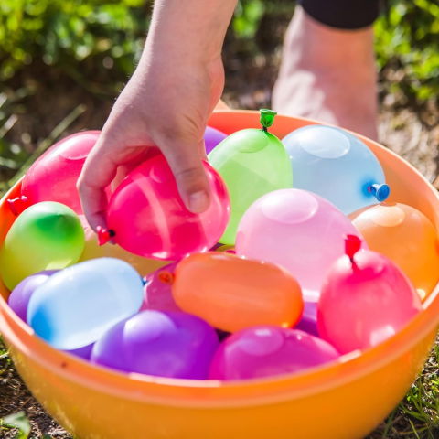 Jucarii interactive - Set 300 de Baloane cu Apa, Flippy, Rezervor de Apa de Umplut, 1.5L, Autosigilate, 34 x 27 x 10 cm, Multicolor