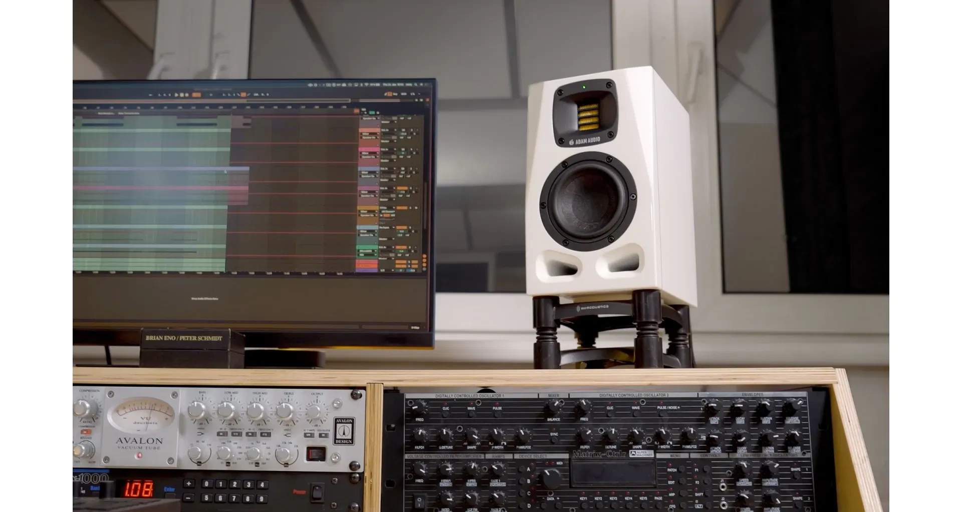 Adam Audio A4V White Limited Edition [2]