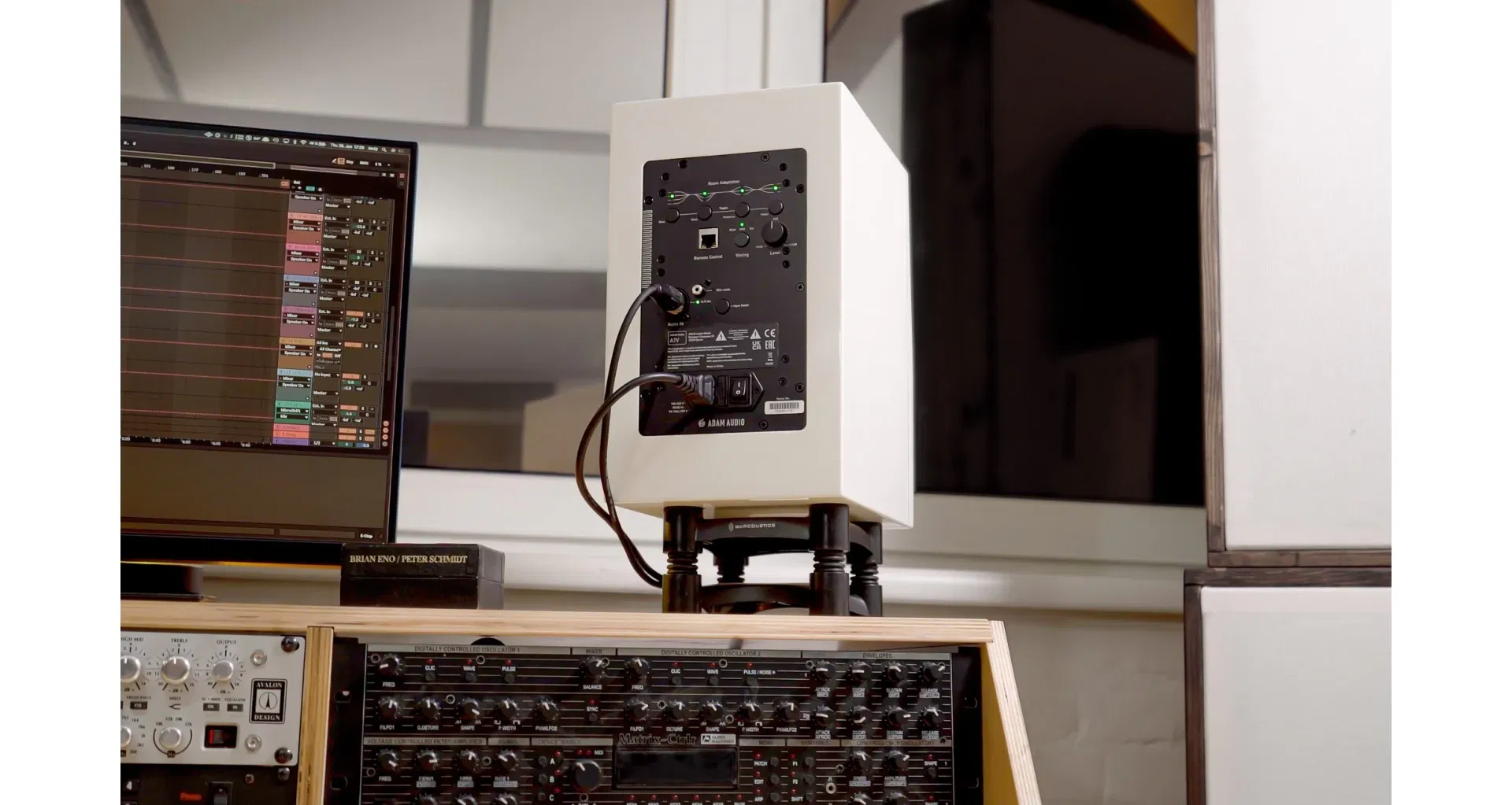 Adam Audio A7V White Limited Edition [4]