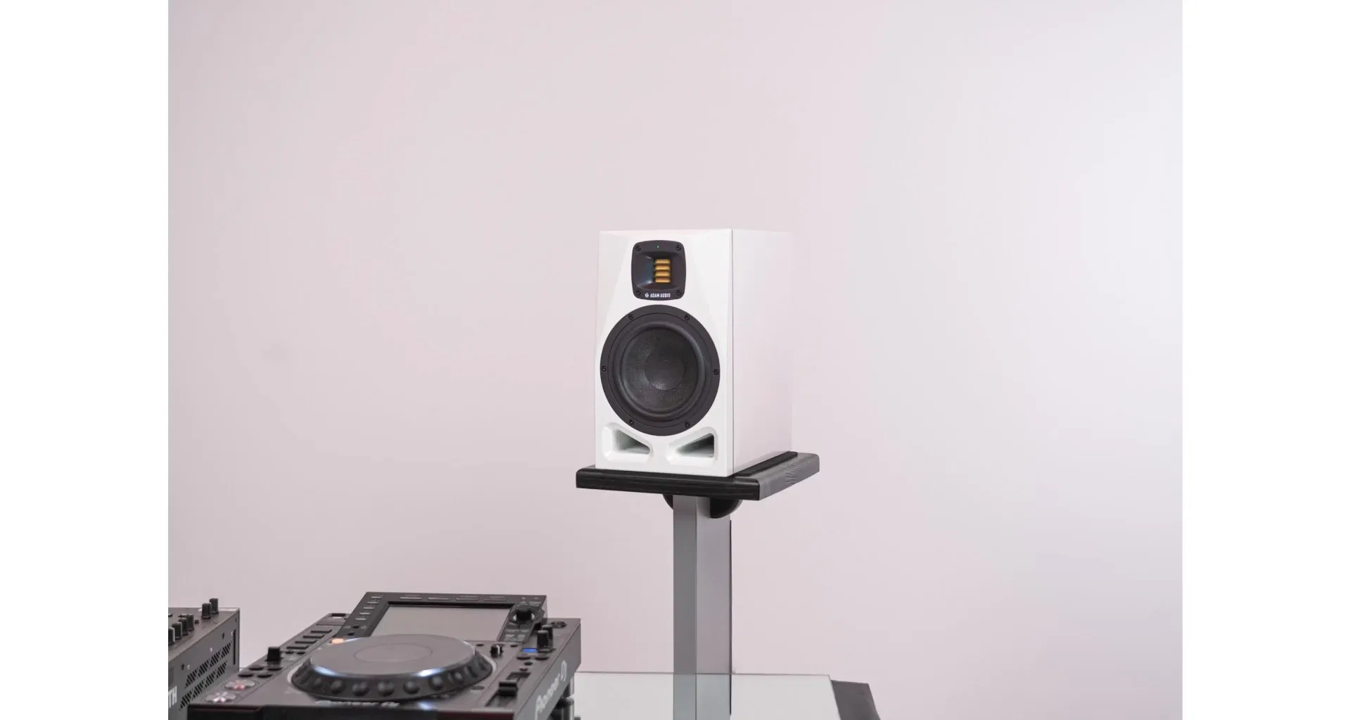Adam Audio A7V White Limited Edition [7]