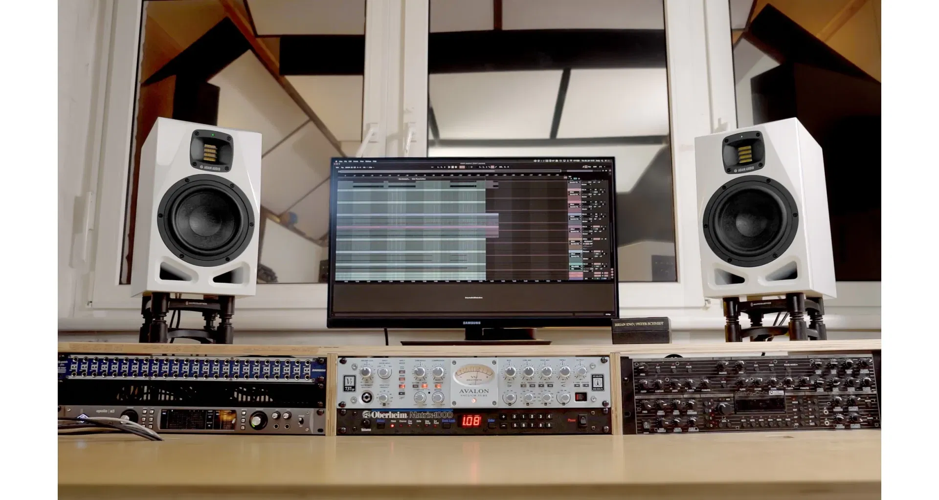 Adam Audio A7V White Limited Edition [5]