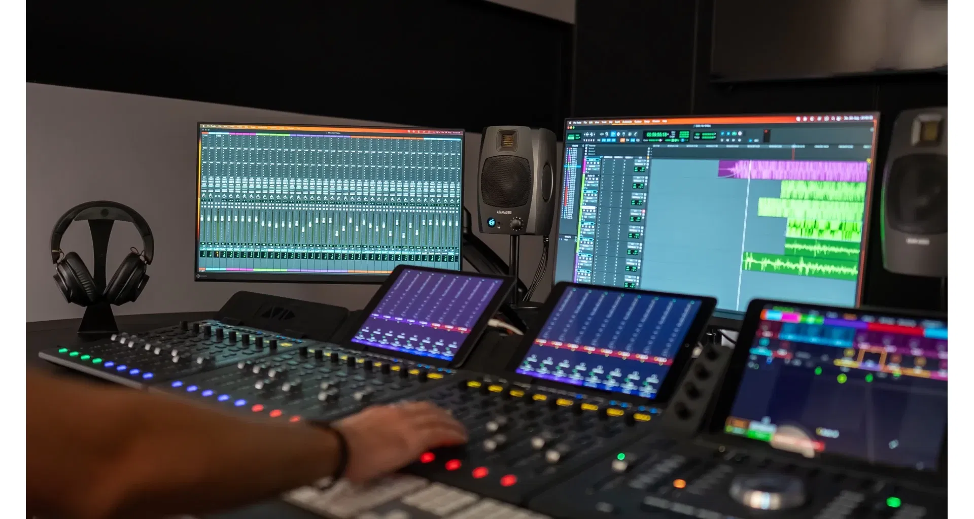 Adam Audio D3V Black [4]