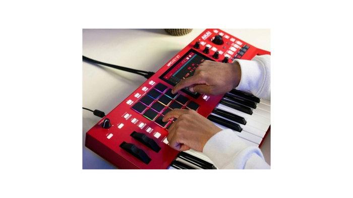 AKAI Professional MPC Key 37 [10]