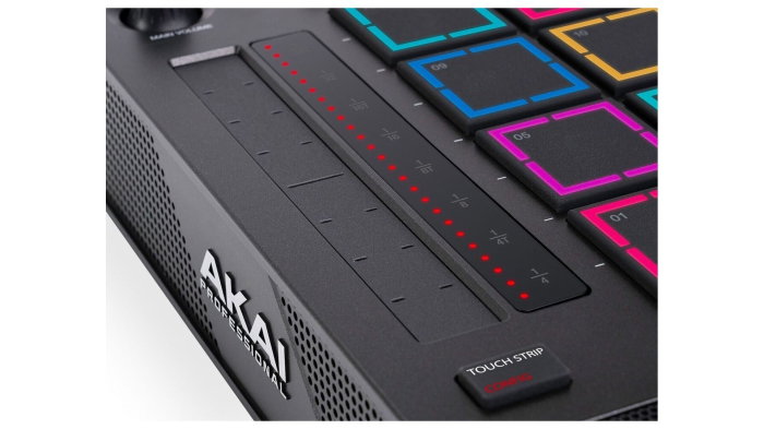 AKAI Professional MPC Live III [8]