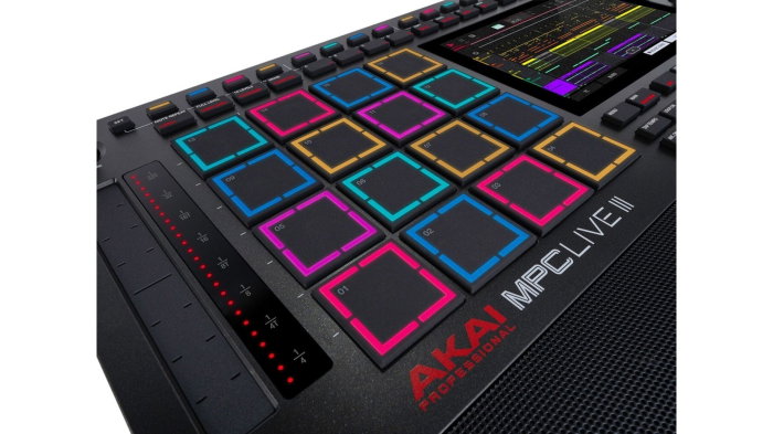 AKAI Professional MPC Live III [8]