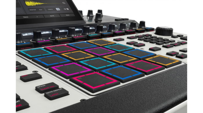 AKAI Professional MPC XL [10]