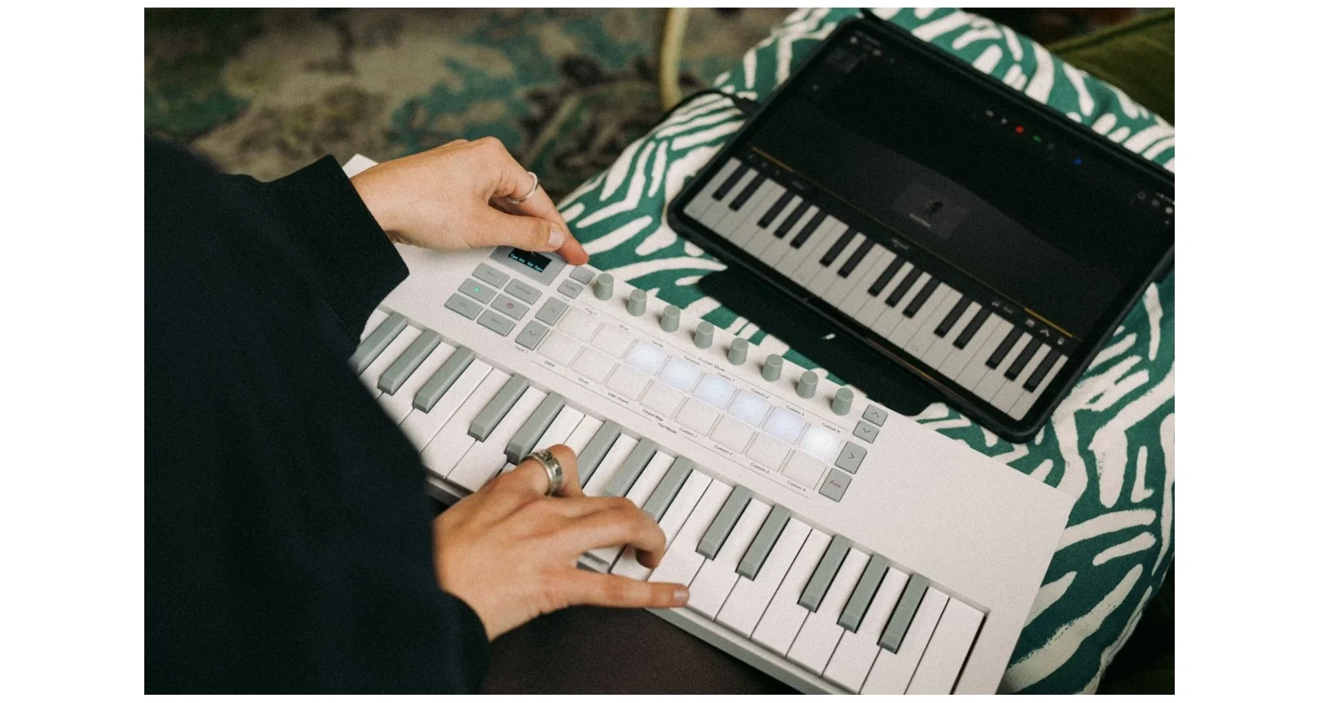 Claviatura Novation Launchkey Mini 37 MK4 White [14]