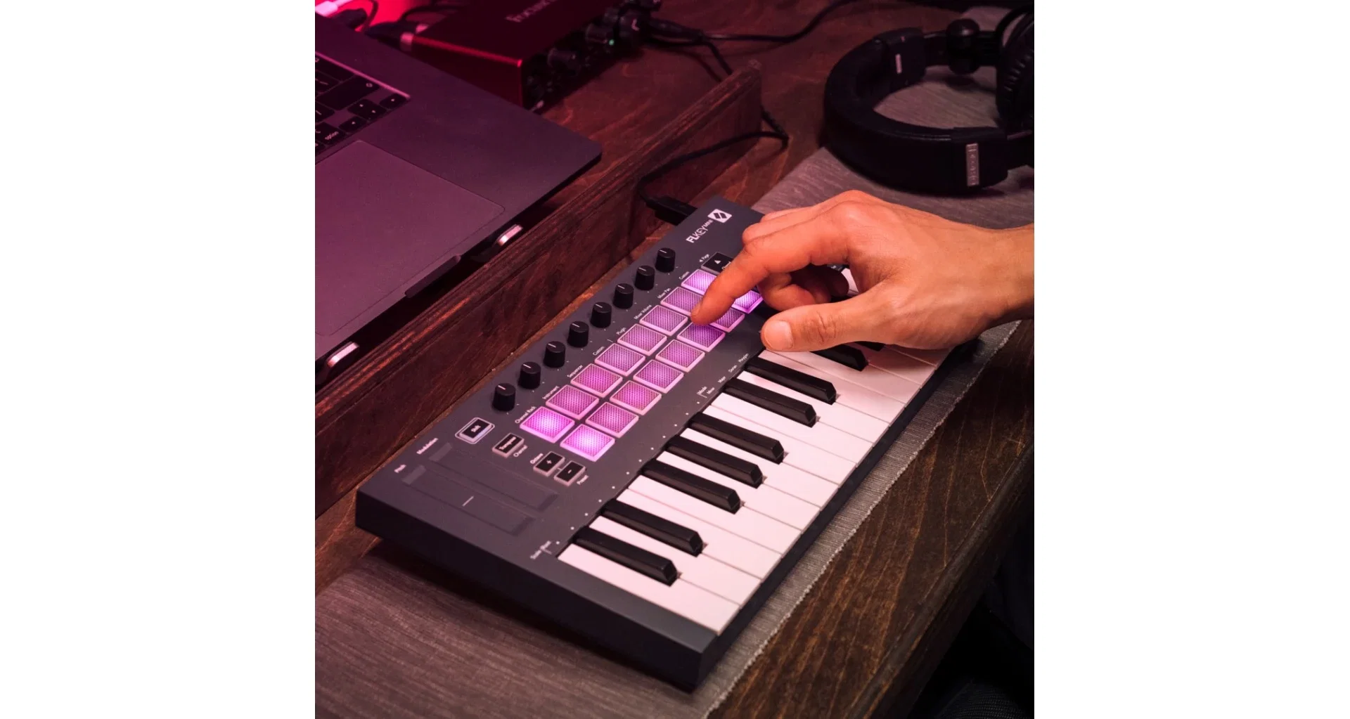 Controller  Novation FLkey Mini [8]