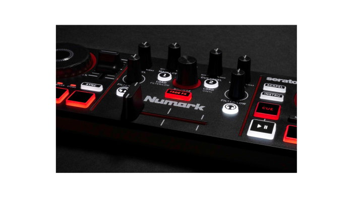 Controller Numark MixTrack Go [13]