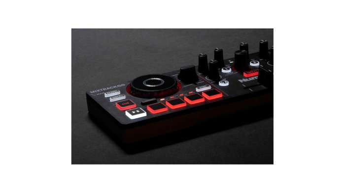 Controller Numark MixTrack Go [14]