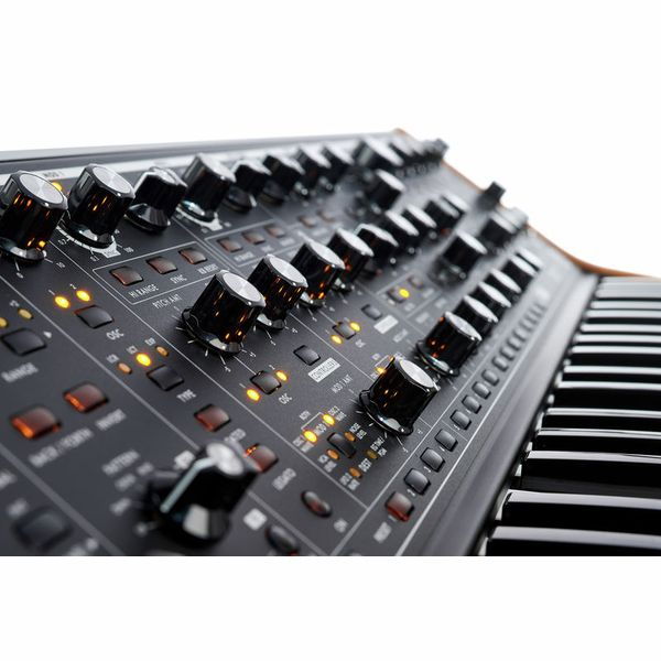 Moog Subsequent 37 [14]