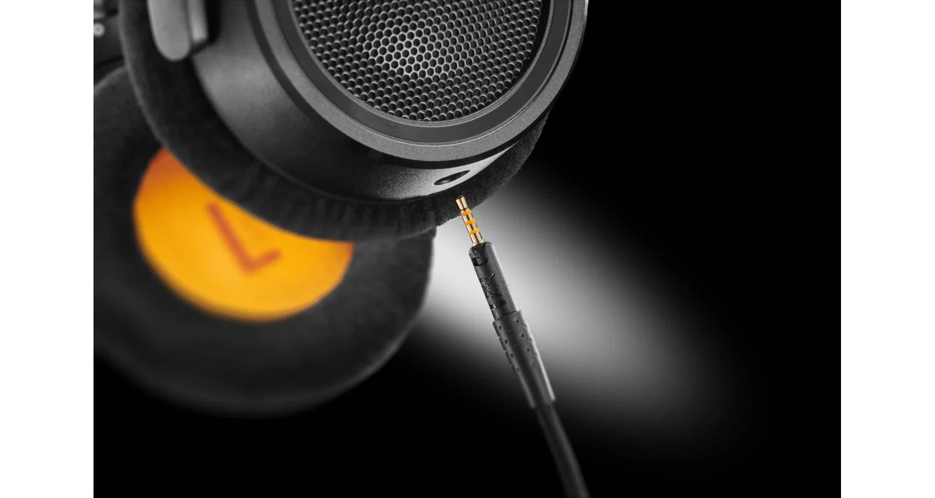 Neumann NDH 30 Black Edition [12]