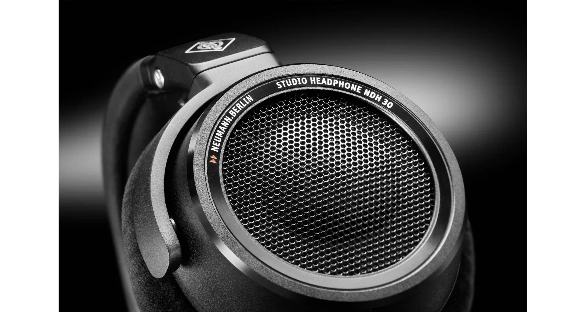 Neumann NDH 30 Black Edition [15]
