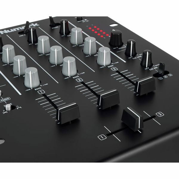 Numark M 4 Black [9]
