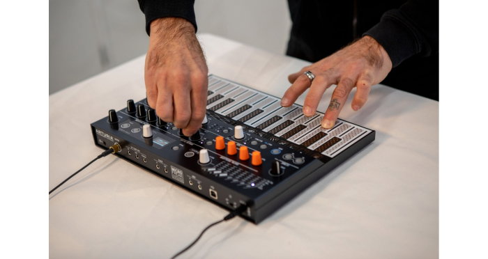 Sintetizator Arturia MicroFreak [12]