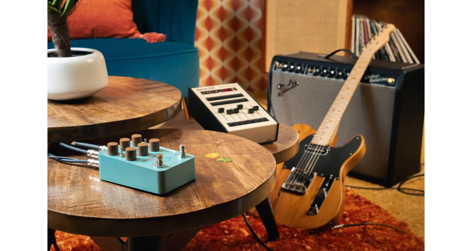 Universal Audio UAFX Del-Verb Ambience Companion [7]