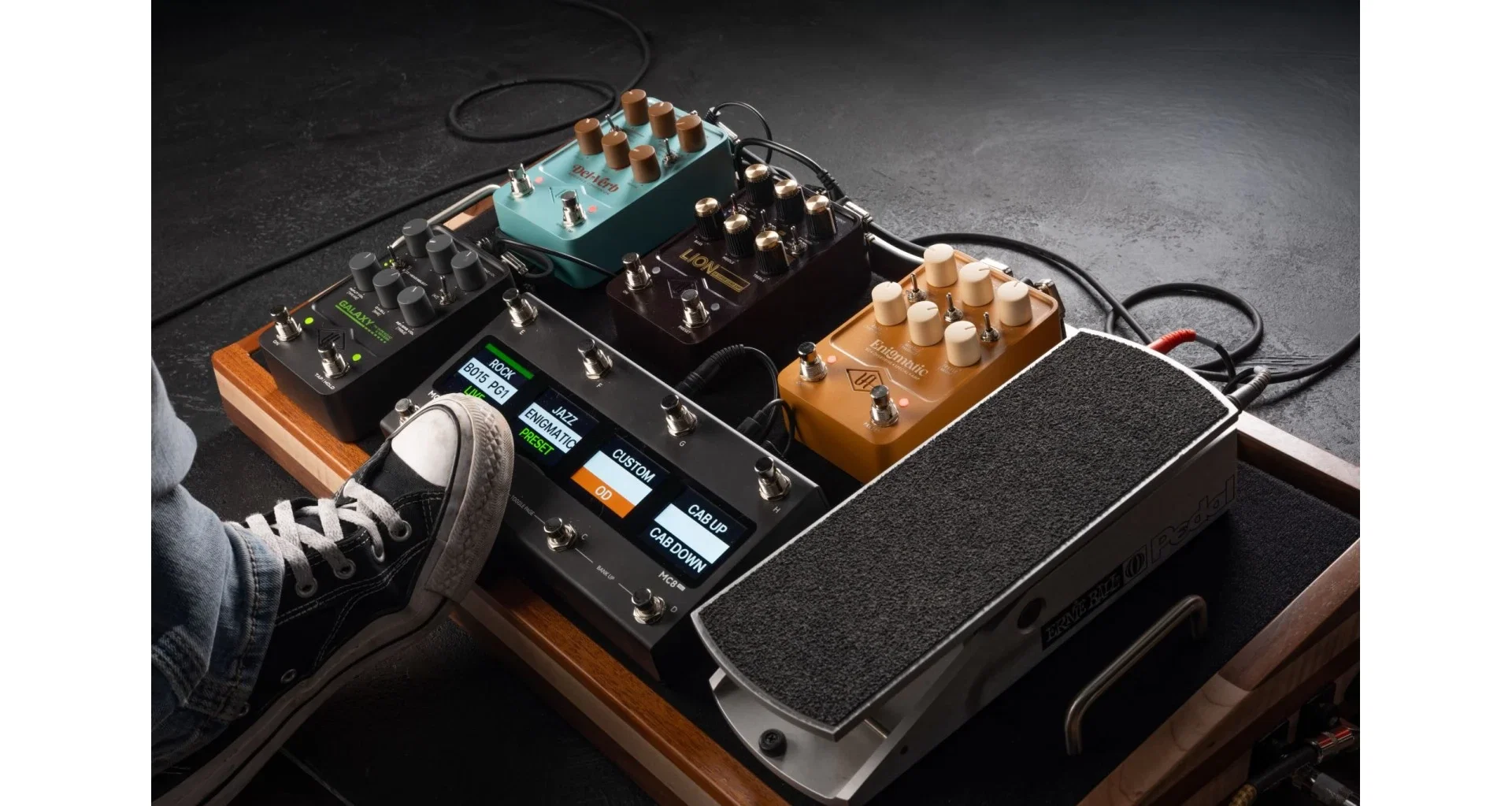 Universal Audio UAFX Lion 68 Super Lead Amp [8]