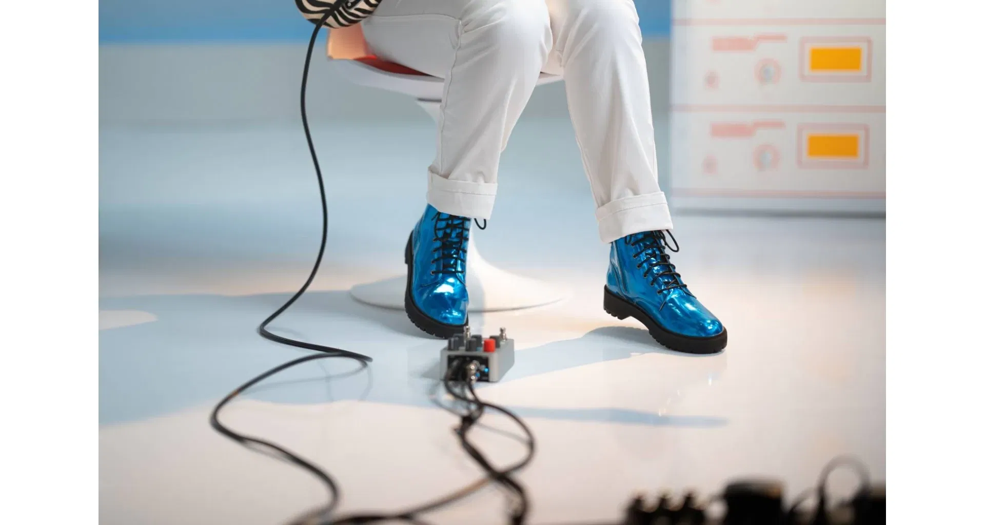 Universal Audio UAFX MAX Preamp & Dual Compressor [9]