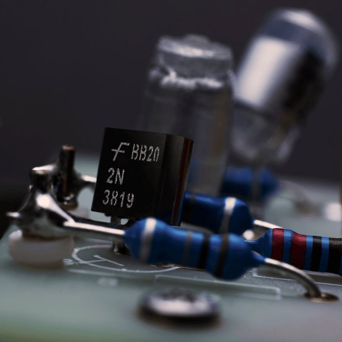Microfon de studio Warm Audio WA-87 R2 în finisaj nichel [3]