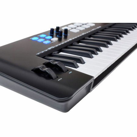 Alesis V49 MKII [7]
